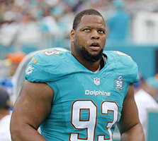 ct-ndamukong-suh-ballantyne-strong-board-20160121-1024x655